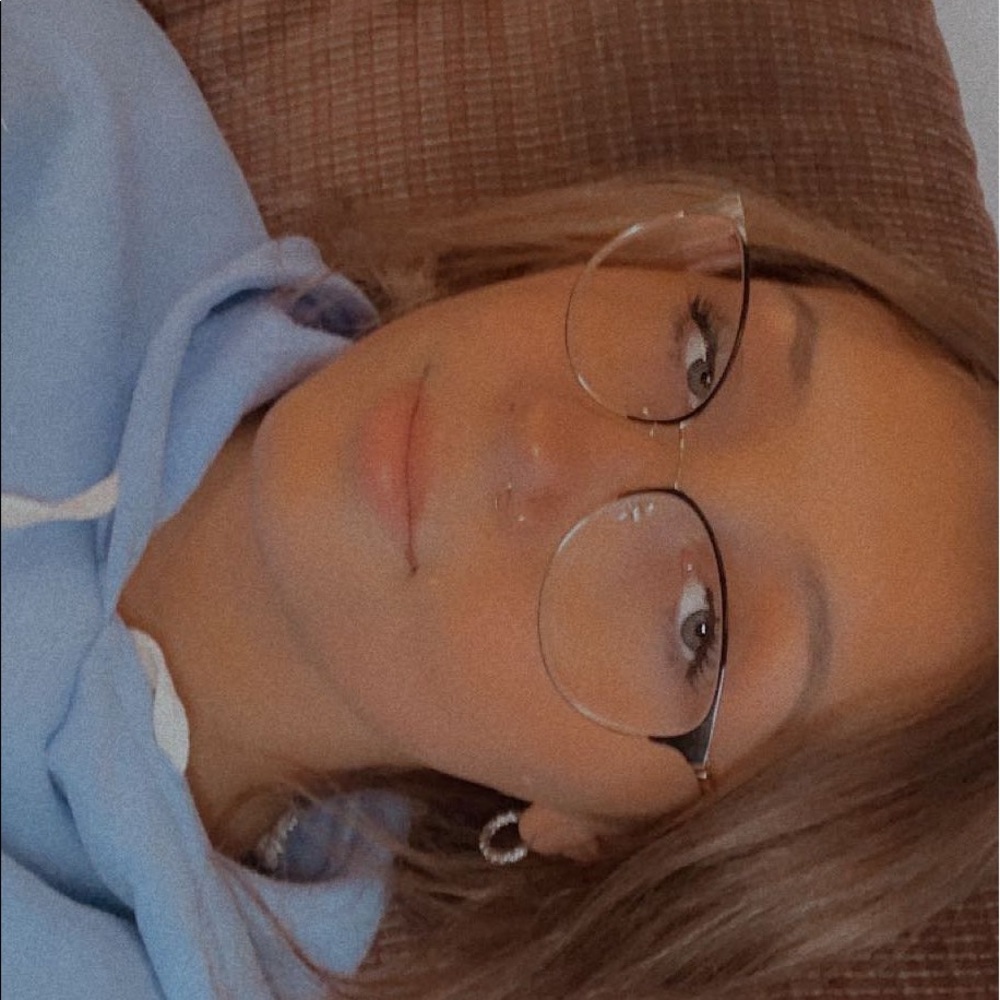 Meet your Posher, Tia